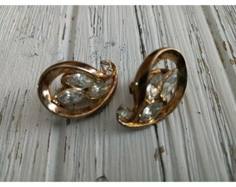 CROWN TRIFARI Clear Rhinestone earrings Paisley GOLDTONE Clip-on Costume Jewelry