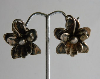 Antique Art Nouveau Sterling Silver 3-D Flower Screw back Earrings Floral Motif Oxidized