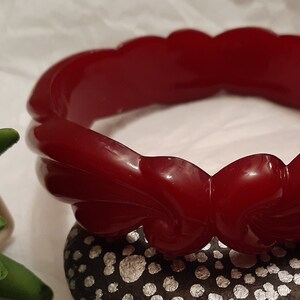 Vtg 1980&#39;s Buch + Deichmann Copenhagen, Denmark Red molded Plastic Bangle Bracelet