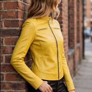 Giacca gialla in vera pelle da donna / Giacca stile Cafe Racer in vera pelle / Giacca da pendolare per scooter, colletto a fascia aderente, capospalla primaverile, idea regalo