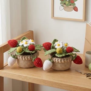 Handmade Crochet Strawberry Plant Decor, Amigurumi Potted Strawberry, Cute Desk Shelf Decor, Kawaii Gift for Plant Lovers