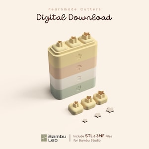 Può includere: Un set di formine impilate e multicolori con cime a forma di stella, etichettate Pearnmade Cutters Digital Download. Include tre piccole formine a stella individuali e tre minuscoli ritagli a stella. Il testo include Bambu Lab e file STL & 3MF.