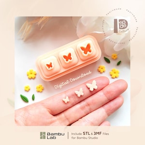 Könnte beinhalten: Ein pfirsichfarbenes, rechteckiges Ausstechform-Set mit drei schmetterlingsförmigen Einsätzen. Das Set enthält kleine gelbe Blumen und grüne Blätter. Der Text lautet Digital Download, Bambu Lab und Include STL & 3MF Files for Bambu Studio.