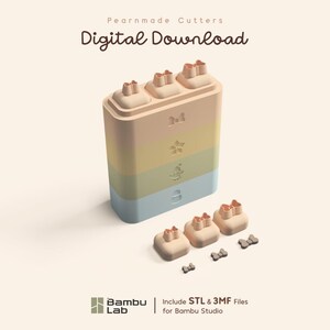 Könnte beinhalten: Ein digitaler Download für Pearnmade Cutters mit einem mehrfarbigen stapelbaren Block mit geprägten Symbolen, drei separaten quadratischen Ausstechformen mit schleifenförmigen Oberteilen und drei kleinen schleifenförmigen Teilen. Text umfasst Digital Download, Bambu Lab und Include STL & 3MF Files for Bambu Studio.