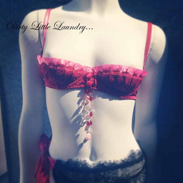 red 1/4 cup burlesque bra