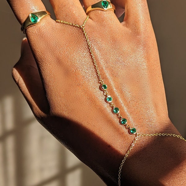 Bracelet chaîne main or scintillant émeraude, bracelet bague diamant - mariage indien - bijoux bohèmes - bracelet esclave bijoux délicats