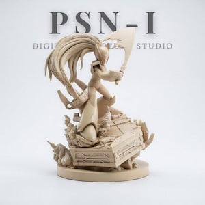 Puede incluir: Una figura de resina beige monocromática de un personaje con cabello largo y fluido, vistiendo armadura y sosteniendo una hoja curva. La figura se alza sobre una base mecánica detallada con escombros, frente al texto PSN-I DIGITAL STUDIO.