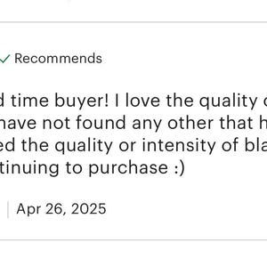 Pu&ograve; includere: Una recensione cliente a cinque stelle per un kajal. Il testo recita: Second time buyer! I love the quality of this kohl. I have not found any other that has matched the quality or intensity of black! Will be continuing to purchase :) C. S. 26 apr 2025.