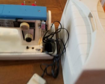 Vintage Dressmaker Deluxe Zigzag Sewing Machine, Model S-3000.