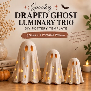 Può includere: Un modello di ceramica fai-da-te per un trio di fantasmi luminosi drappeggiati, con tre dimensioni e un modello stampabile. L'immagine mostra tre lanterne in ceramica color bianco sporco a forma di fantasma con occhi e fori circolari ritagliati.