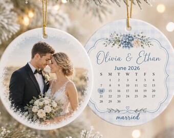 Personalized Wedding Date Ornament, Custom Married Calendar Keepsake, First Christmas Newlywed Gift, Anniversary Round Ornament