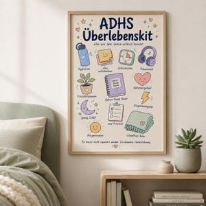 Könnte beinhalten: Ein gerahmtes Wandposter mit dem Titel ADHS Überlebenskit, das bunte Illustrationen von Alltagsgegenständen wie einer Trinkflasche, Kopfhörern, einem Notizbuch und einer Pflanze sowie deutsche Beschriftungen auf hellem cremefarbenem Grund zeigt.