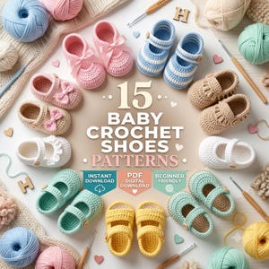 Pode incluir: Uma coleção de 15 padrões de crochê para sapatos de bebê apresentados como download digital em PDF. A imagem mostra vários sapatos de bebê feitos à mão em cores como rosa, azul, branco, bege, amarelo e menta, dispostos com novelos e agulhas.