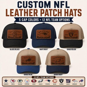 Può includere: Cinque cappellini da baseball con toppe in pelle che mostrano loghi e nomi di squadre NFL. Il testo recita CUSTOM NFL LEATHER PATCH HATS, 5 CAP COLORS, 12 NFL TEAM OPTIONS, ed elenca nomi di squadre come Pittsburgh, New England, Las Vegas, Buffalo.