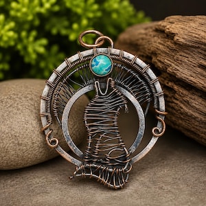 Colgante de lobo de turquesa natural, joyería envuelta en alambre de cobre, piedra de la serenidad.
