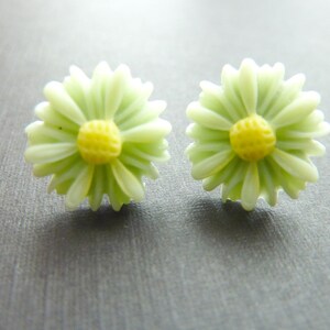 FLOWER RING Pale Mint Green Daisy Flower on Adjustable Vintage - Etsy