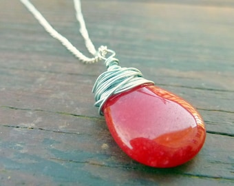 Wire wrapped pendant necklace strawberry ruby red jade teardrop briolette beads