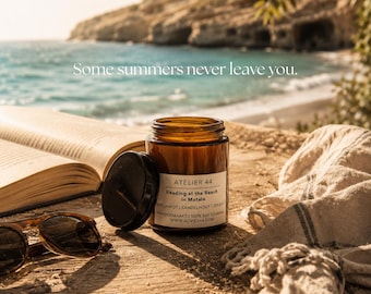 Lire à la plage de Matala - Bougie de soja faite main | Bergamote Bois de santal Sel marin