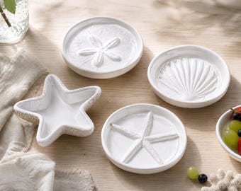 Vintage Küstenkeramik-Geschirr-Set, geprägte Seestern- und Muschelteller, rustikales Ozeangeschirr, geteilte Snackschalen, nautisches Wohndekor