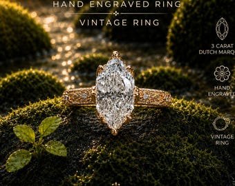 Op de afbeelding: Een gouden ring met een 3 karaat Nederlandse marquise geslepen steen en een handgegraveerde band. De tekst luidt 3 CARAT DUTCH MARQUISE HAND ENGRAVED RING VINTAGE RING en Timeless Beauty. Crafted by Hand.