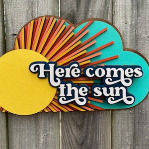 ARCHIVO DIGITAL SOLO Multi-Layer Sunshine / Aquí viene el Sol con nubes y sol Glowforge listo para cortar con láser archivo Decoración de pared