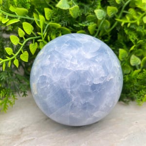 Blå kalcitkula, råmineral | 636 gr | 76 cm diameter