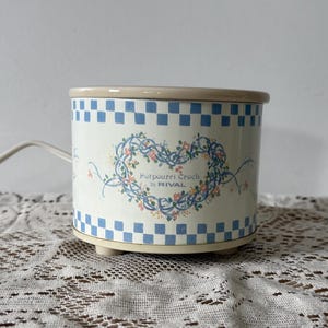 Vintage Rival Potpourri Crock, Blue Floral Heart Wreath, Original Box, Made USA