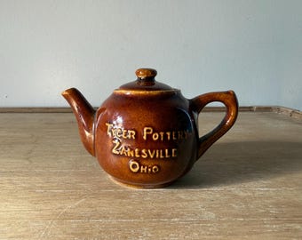 Vintage Byer Keramik Teekanne | Zanesville Ohio Souvenir Steingut Sammlerstück (2,5 Zoll)