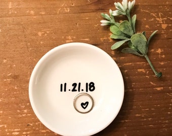 Wedding date ring dish, important date jewelry dish , personalized trinket dish, custom jewelry dish, bride ring dish, bridal party gift,