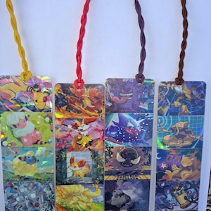 Marcadores de livros artesanais feitos a partir de cartas colecionáveis originais (Pokémon) recicladas.
