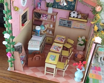Light-Up Vintage Classroom Miniature - Handmade Retro Classroom Model - Miniature Book Nook School Decoration