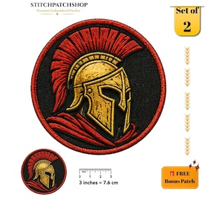 Könnte beinhalten: Ein runder gestickter Aufnäher mit einem goldenen Spartanerhelm mit rotem Kamm auf schwarzem Grund. Ein Lineal zeigt, dass der Aufnäher einen Durchmesser von 7,6 cm hat. Das Set enthält zwei Aufnäher sowie einen kostenlosen Bonus-Aufnäher.