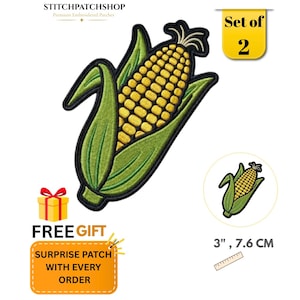 Peut inclure: Un écusson brodé représentant un épi de maïs jaune avec des feuilles vertes, bordé de noir. Le lot comprend deux écussons. Une règle indique une hauteur de 7,6 cm. Le texte inclut STITCHPATCHSHOP, Set of 2, et FREE GIFT SURPRISE PATCH WITH EVERY ORDER.