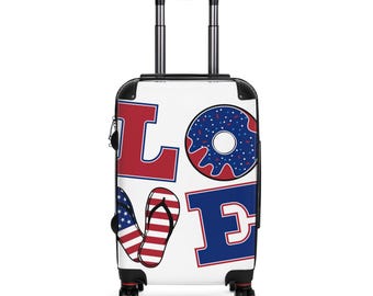 Koffer mit patriotischem LOVE-Print | Reisegepäck mit amerikanischer Flagge, Donut und Flip-Flops