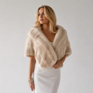 Estola de piel sintética color marfil de los años 70 / Chal de piel para novias / Capa de boda beige / Estola de piel vegana de lujo para mujer