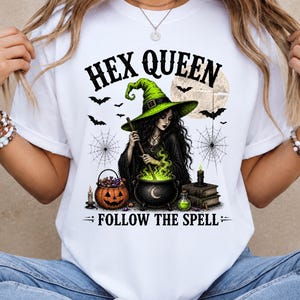 Häxdrottning, häxtröja med följsamhet, Halloween-häxgrafik, grön trolldryckkonst, gotisk magisk tröja, läskig säsongsoutfit