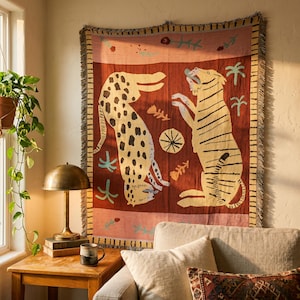 Tapiz tejido de leopardo y tigre / Tapiz maximalista animal / Decoración de pared bohemia rosa / Manta tejida original / Arte ecléctico 130 x 160 cm
