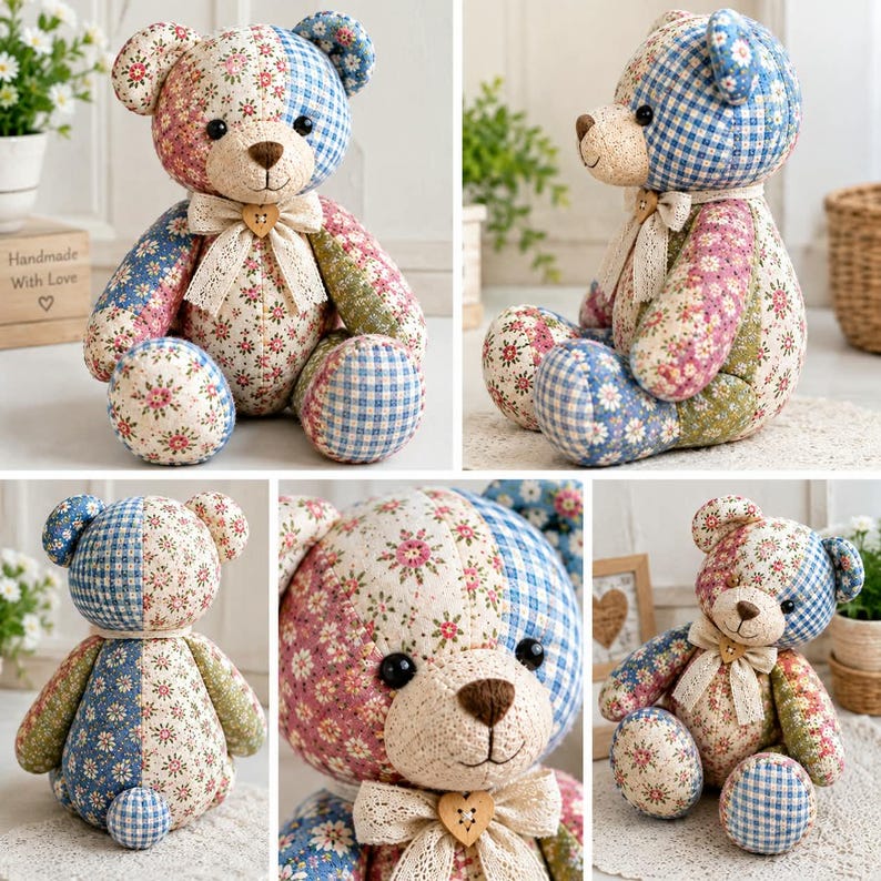 K&ouml;nnte beinhalten: Ein Stoffteddyb&auml;r aus Patchwork-Stoff mit verschiedenen Blumen- und blauen Vichy-Karomustern. Der B&auml;r hat schwarze Knopfaugen, eine braun gestickte Nase und ein cremefarbenes Spitzenband um den Hals mit einem h&ouml;lzernen Herzknopf.