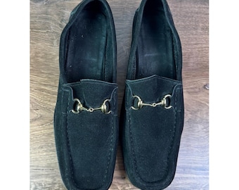 Gucci Herren-Loafer im klassischen Horsebit-Stil, schwarzes Wildleder, goldfarbene Beschläge