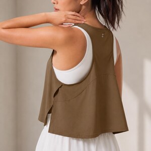 Women's Sleeveless Athletic Tank Top | Lightweight Cooling Yoga & Tennis Shirt BROWN