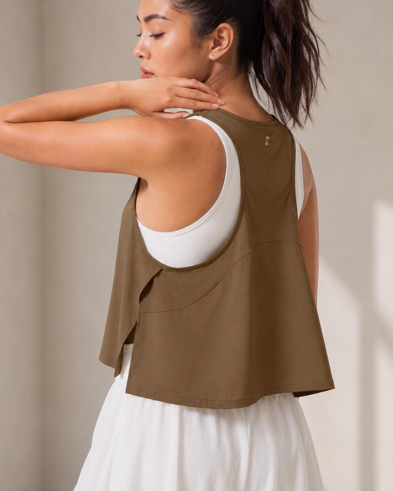 Women's Sleeveless Athletic Tank Top | Lightweight Cooling Yoga & Tennis Shirt BROWN