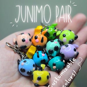 Stardew Valley Junimo-Schlüsselanhänger aus handgefertigter Polymerclay-Technik – Set mit zwei individuell gestaltbaren Gaming-Accessoires
