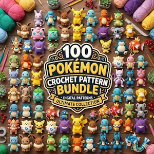 Könnte beinhalten: Eine Sammlung zahlreicher kleiner, bunter gehäkelter Figuren, die um eine zentrale Grafik mit der Aufschrift 100 POKÉMON CROCHET PATTERN BUNDLE DIGITAL PATTERNS ULTIMATE COLLECTION angeordnet sind, umgeben von Garnknäueln und Häkelnadeln.