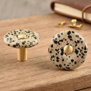 Puxadores de pedra natural para armários, puxadores de latão para gavetas, ferragens redondas para móveis com pedras preciosas, puxadores coloridos para cômodas, decoração boho para armários de cozinha.
