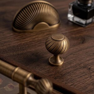 Antique Brass Cabinet Knob, Vintage Drawer Pull, Solid Brass Furniture Hardware, Kitchen Cupboard Handle, Farmhouse Decor Accent, Classic AB