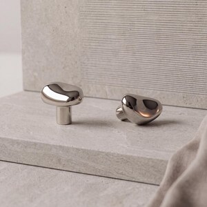 Silver Pebble Cabinet Knob, Modern Drawer Pull, Polished Furniture Handle, Minimalist Cupboard Hardware, Luxury Dresser Accent