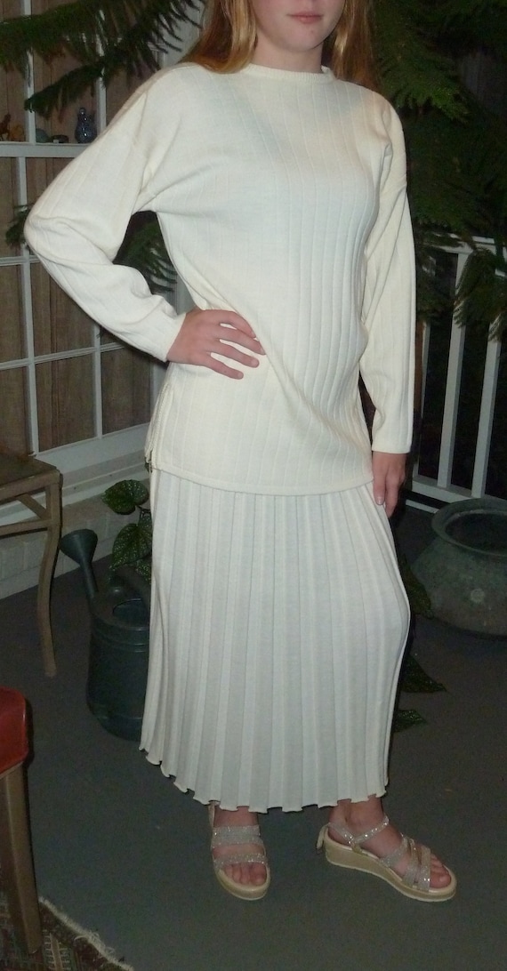 vintage pleated knitwear sweater and skirt Liz Cla