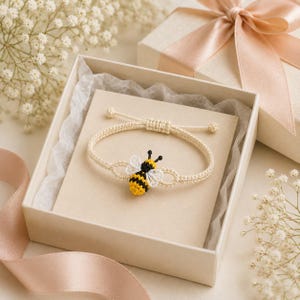 Crochet Bumble Bee Bracelet Pattern, Miniature Bee Jewelry Tutorial (PDF Download)