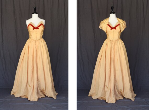 Gorgeous Vintage 1940s Antique Yellow Gold Velvet