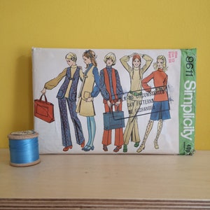 Vintage naaipatroon: Simplicity 9611, ensemble uit de jaren 70 van vest, blouse, rok, broek en draagtas, maat 12 UK, 34&quot; buste